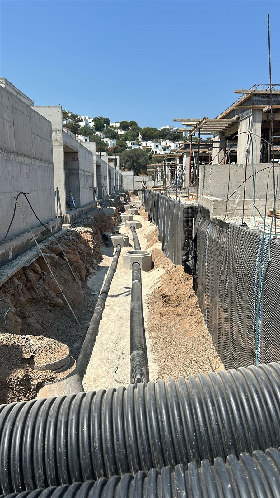 Hebil Blue şantiyesi — drenaj ve altyapı hatları